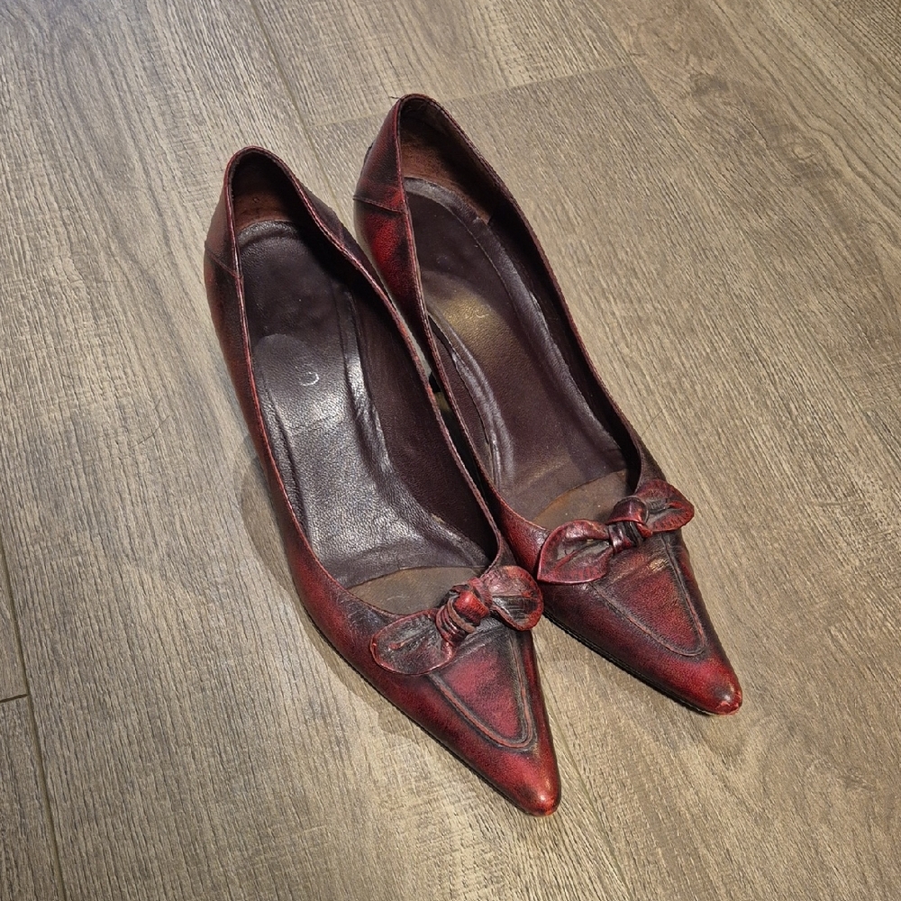 Elegant Red Women's Shoes with Bow Detail